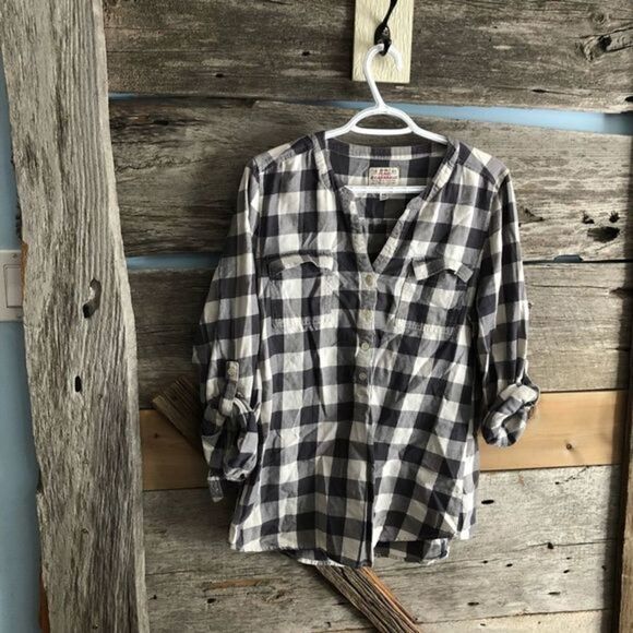 OLD Navy Size Med Grey plaid top with rolled sleeves - Picture 2 of 5
